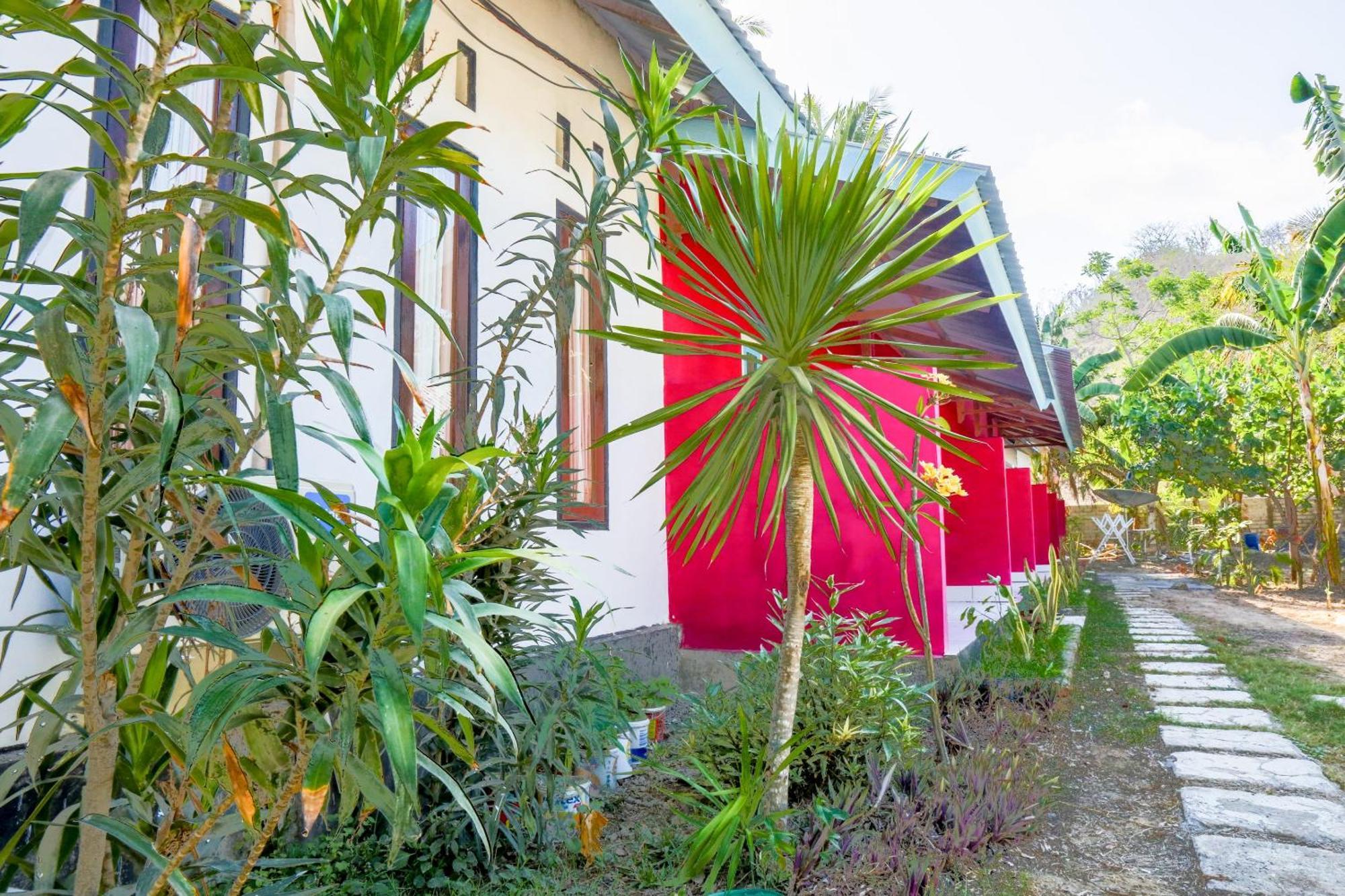 Oyo 1662 Zury Homestay Kuta  Exterior photo